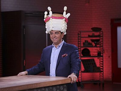 Buddy Valastro in Bakers vs. Fakers (2016)