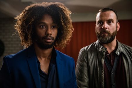 David Cantens and Malik Mohammed in De luizenmoeder (2019)