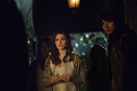 Phoebe Tonkin and Daniella Pineda in The Originals (2013)