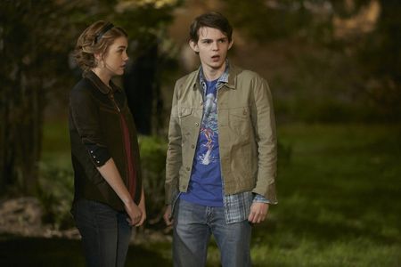 Gatlin Kate James and Robbie Kay in Heroes Reborn (2015)