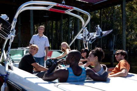 Joel David Moore, Sara Paxton, Alyssa Diaz, Dustin Milligan, Katharine McPhee, Sinqua Walls, and Chris Zylka in Shark Ni