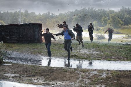 Richard Armitage, Arlen Escarpeta, Nathan Kress, Jeremy Sumpter, Matt Walsh, and Sarah Wayne Callies in Into the Storm (