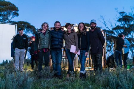 On-set, CARGO: (L-R) Yolanda Ramke, Martin Freeman, Samantha Jennings, Kristina Ceyton, Ben Howling