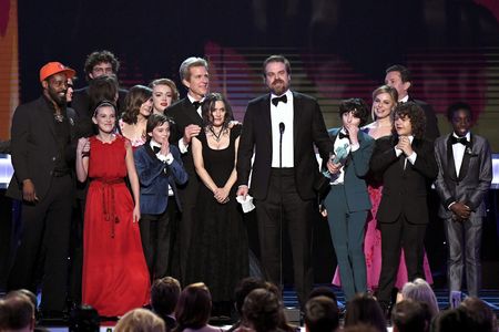 Winona Ryder, Matthew Modine, David Harbour, Rob Morgan, Caleb McLaughlin, Millie Bobby Brown, Finn Wolfhard, Gaten Mata