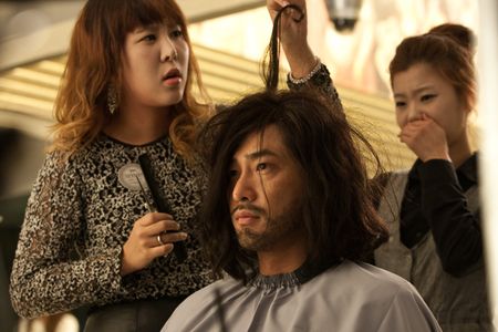 Ji-Hwan Kang in Runway Cop (2012)