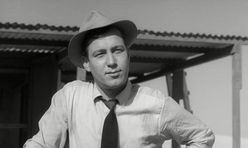 Hansjörg Felmy in Station Six Sahara (1963)