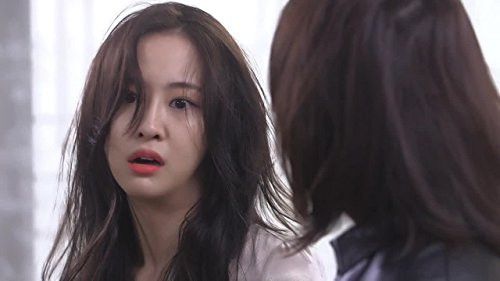 Kim Dasom in Band of Sisters (2017)