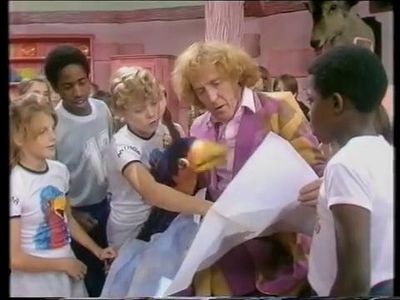 Rod Hull, Emma Whitlock, Hugh Harper, and Anthony Hosier in Emu's World (1982)