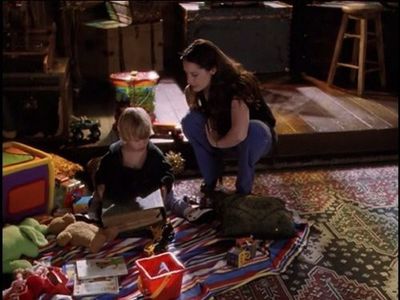 Holly Marie Combs, Kristopher Simmons, and Jason Simmons in Charmed (1998)