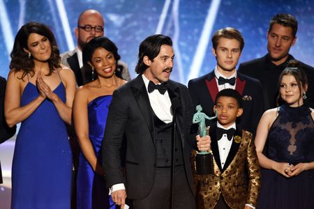 Mandy Moore, Milo Ventimiglia, Justin Hartley, Susan Kelechi Watson, Chris Sullivan, Hannah Zeile, Logan Shroyer, and Lo