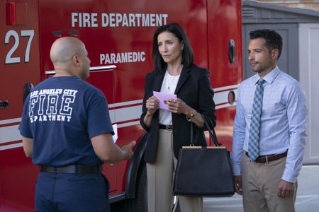 Mimi Rogers, Alex Loynaz, and Jessie Prez in Bosch: Legacy (2022)