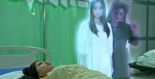 Roence Santos and Pauline Mendoza in Kambal, karibal (2017)