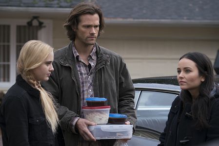 Jared Padalecki, Kathryn Newton, and Katherine Ramdeen in Supernatural (2005)
