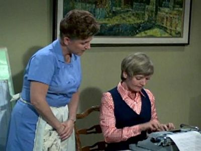 Florence Henderson and Ann B. Davis in The Brady Bunch (1969)