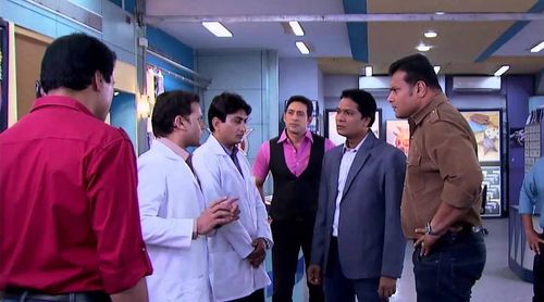Aditya Srivastav, Nikhil Guharoy, Dinesh Phadnis, Dayanand Shetty, and Harry Parmar in C.I.D. (1998)