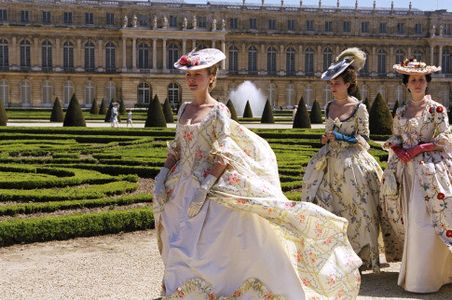 Kirsten Dunst, Judy Davis, and Céline Sallette in Marie Antoinette (2006)