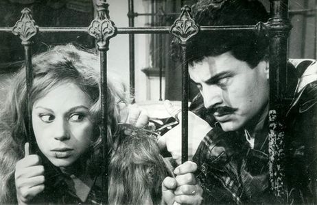 Tanju Gürsu and Pervin Par in Birds of Exile (1964)