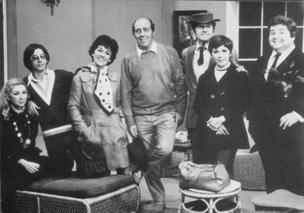Nair Bello, Cidinha Campos, Ricardo Corte Real, Renata Fronzi, Ronald Golias, Jô Soares, and Otelo Zeloni in A Família T