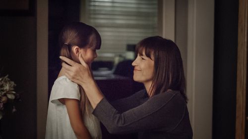 Kassi Crews and Lindsey Lamer in Broken Memories (2017)