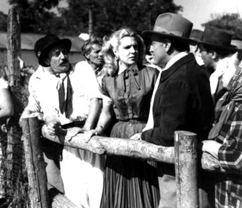 Guillermo Battaglia and Zully Moreno in The Unwanted (1952)