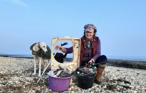 Sophie Neville collecting plastic from the sea shore