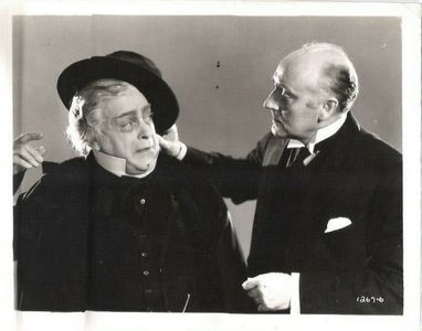Halliwell Hobbes and Cyril Maude in Grumpy (1930)