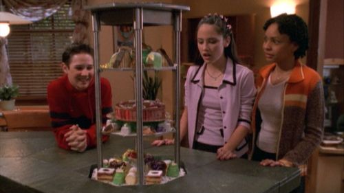 Raquel Beaudene and Ryan Merriman in Smart House (1999)