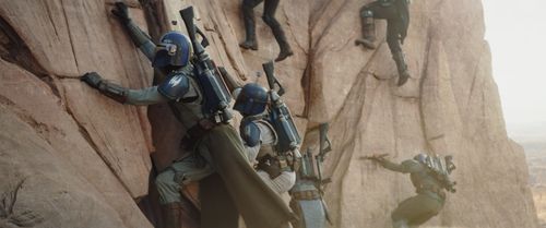 Pedro Pascal, Katee Sackhoff, and Paul Darnell in The Mandalorian (2019)