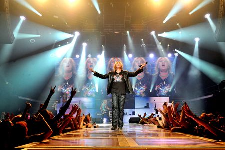 Joe Elliott, Vivian Campbell, Rick Savage, Phil Collen, and Def Leppard in Def Leppard Viva! Hysteria Concert (2013)