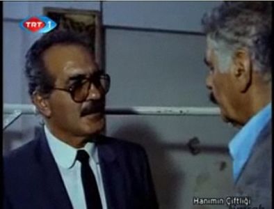 Fikret Hakan and Erol Tas in Hanimin Çiftligi (1990)