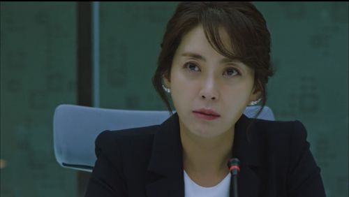 Song Yun-ah and Shin Dong-mi in The K2 (2016)