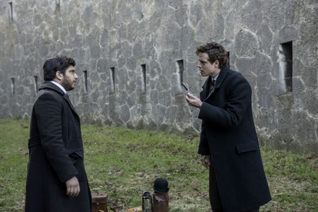Douglas Smith and Matthew Shear in The Alienist (2018)