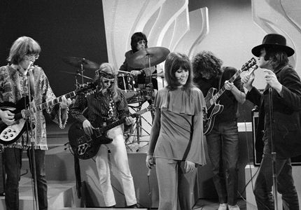 Marty Balin, Jack Casady, Spencer Dryden, Paul Kantner, Jorma Kaukonen, Grace Slick, and Jefferson Airplane in The Smoth