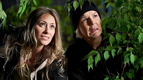 Sina Tkotsch and Mirja Boes in Beste Schwestern (2018)
