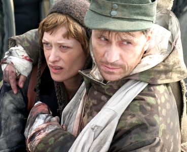 Thomas Darchinger and Lea Mornar in Joy Division (2006)