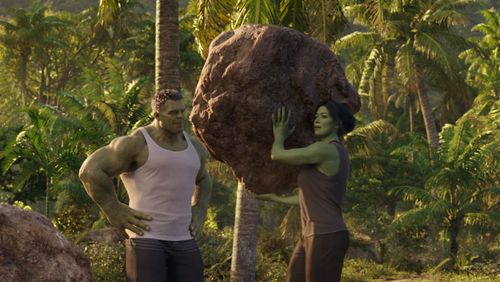 Mark Ruffalo, Tatiana Maslany, and Malia Arrayah in She-Hulk: Attorney at Law (2022)