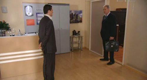 Anatoliy Khostikoev and Mikhail Safronov in Serdtsu ne prikazhesh (2007)