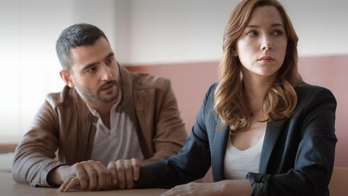 Antonio Velázquez and Natalia Rodríguez in Traición (2017)