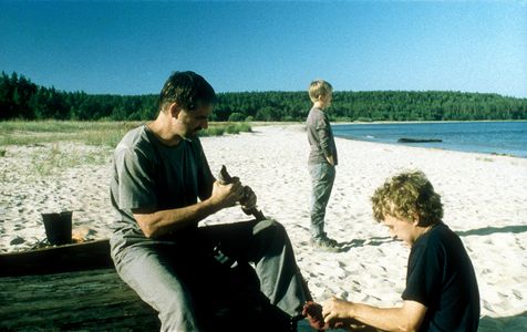Ivan Dobronravov and Vladimir Garin in The Return (2003)