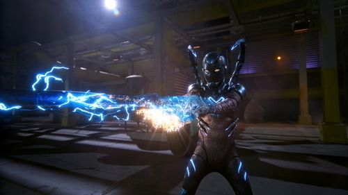 Blues Beatles and Xolo Maridueña in Blue Beetle (2023)