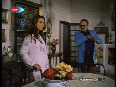 Fikret Hakan and Ilknur Bozkurt in Hanimin Çiftligi (1990)