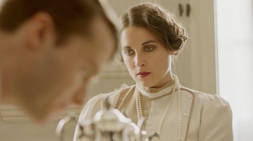 LUCY EATON in Murder Maps (Netflix)