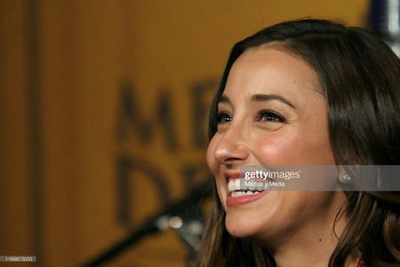 Sofia Sisniega at Amazon's Mentada de Padre Q&A