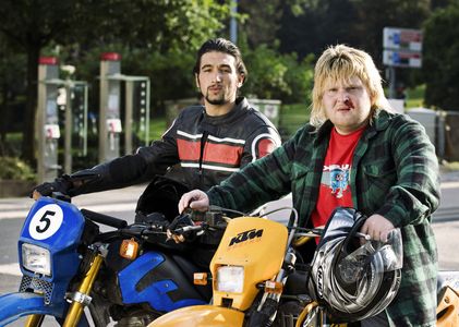 Axel Stein and Oktay Özdemir in The Crocodiles (2009)