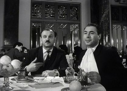 Yefim Berezin and Yuri Timoshenko in Lyogkaya zhizn (1964)