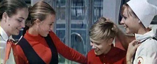 Natalya Davydova, Traudl Kulikowski, and Alyona Seplyarskaya in Ura! U nas kanikuly! (1972)