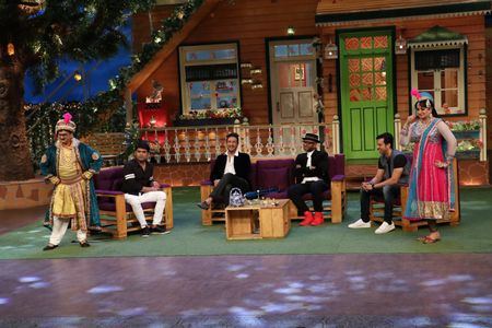 Paresh Ganatra, Upasana Singh, Sulaiman Merchant, Salim Merchant, Benny Dayal, and Kapil Sharma in The Kapil Sharma Show