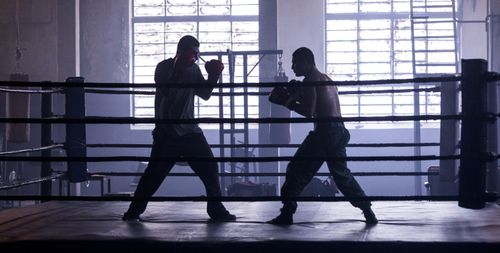 Rômulo Braga and Daniel Rocha in Irmãos Freitas (2019)