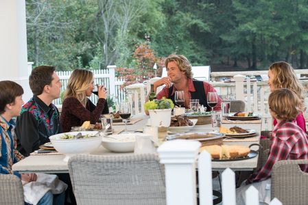 Christina Applegate, Leslie Mann, Ed Helms, Chris Hemsworth, Skyler Gisondo, and Steele Stebbins in Vacation (2015)