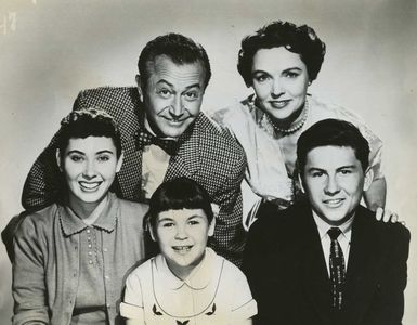 Robert Young, Lauren Chapin, Elinor Donahue, Billy Gray, and Jane Wyatt in Father Knows Best (1954)